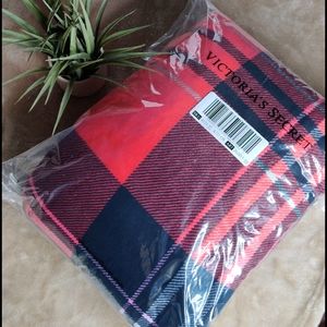 Victoria secret sherpa blanket